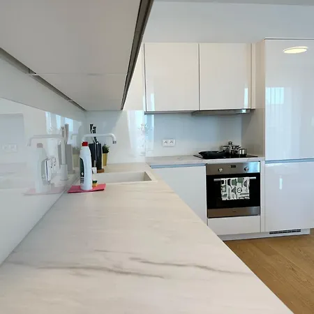 Apartamento Vyhlad Na Mesto, 24. Poschodie, Free Parking *