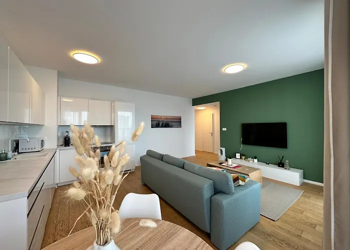 Vyhlad Na Mesto, 24. Poschodie, Free Parking Daire Bratislava