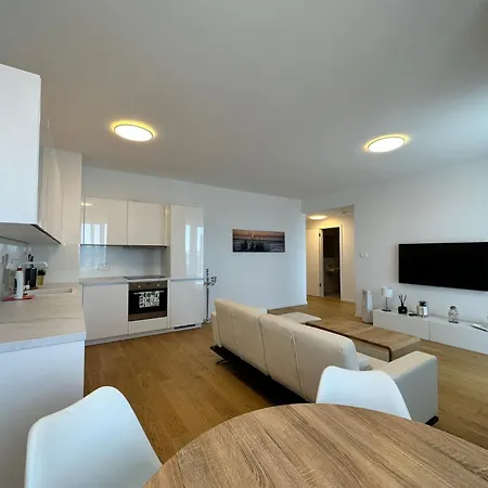 Apartament Vyhlad Na Mesto, 24. Poschodie, Free Parking *